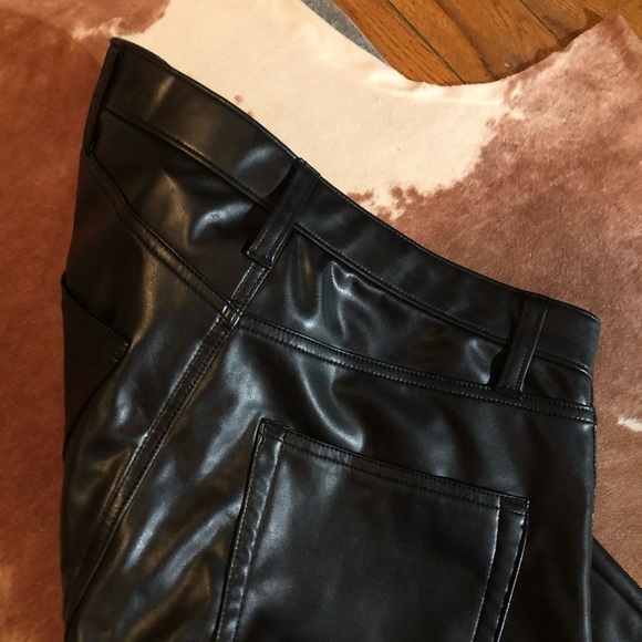 Abercrombie and Fitch the 90's straight ultra high rise vegan leather pant - Picture 4 of 4